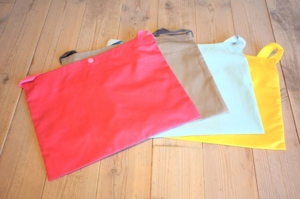 カラー　：　左からピンク、グレー、サックス、イエロー