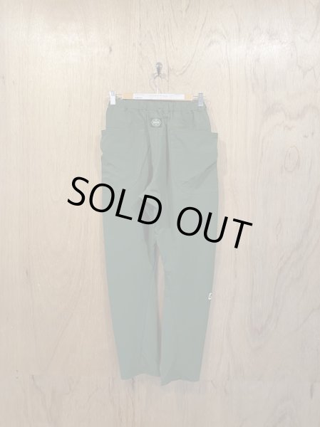 カラー　：　グリーンカーキ