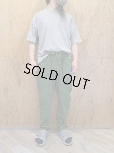 モデル着用サイズ : M / 165cm (足太め)