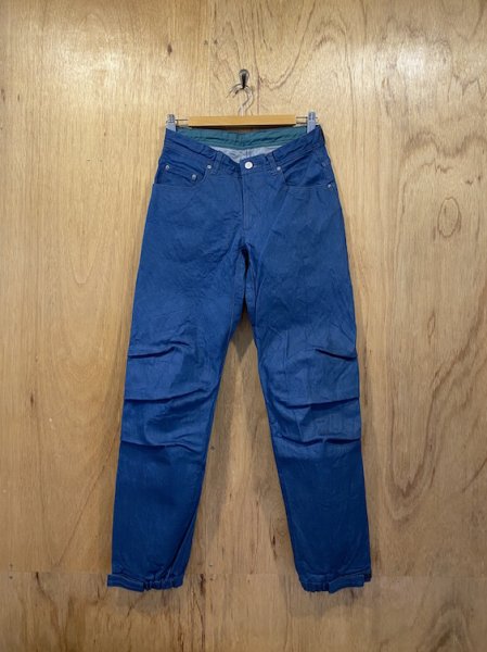 カラー : グンジョウデニム